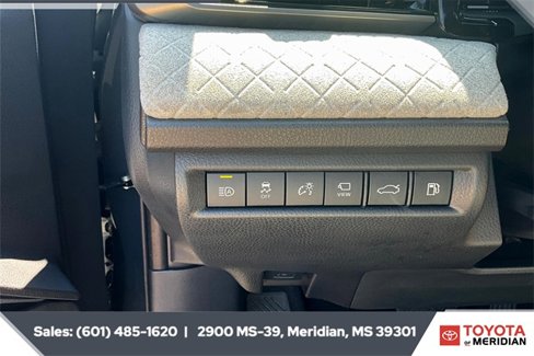 Used 2025 Toyota Camry XLE image 23