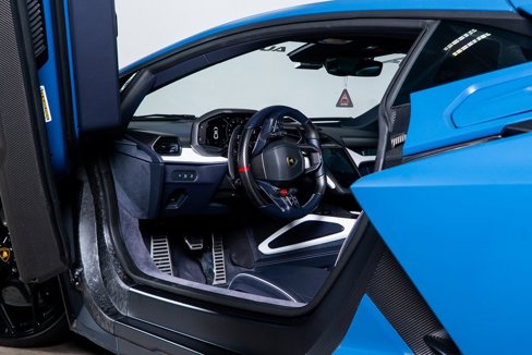 Used 2024 Lamborghini Revuelto image 34