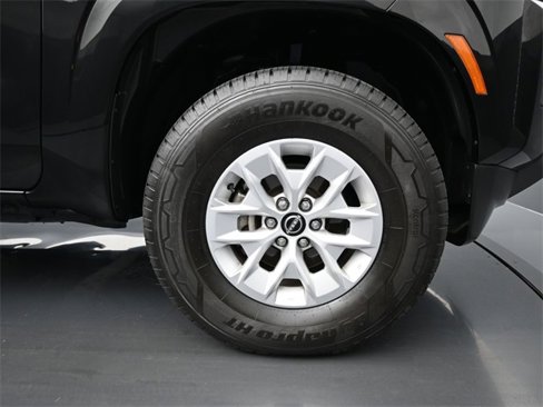 Used 2024 Nissan Frontier SV image 41