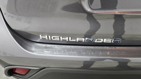 Used 2023 Toyota Highlander LE image 32