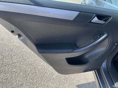 Used 2018 Volkswagen Jetta SE image 19