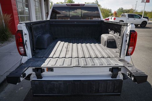Used 2023 GMC Sierra 1500 SLE w/ Preferred Package image 5