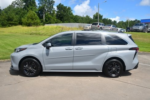 Used 2024 Toyota Sienna XLE Woodland Edition image 3