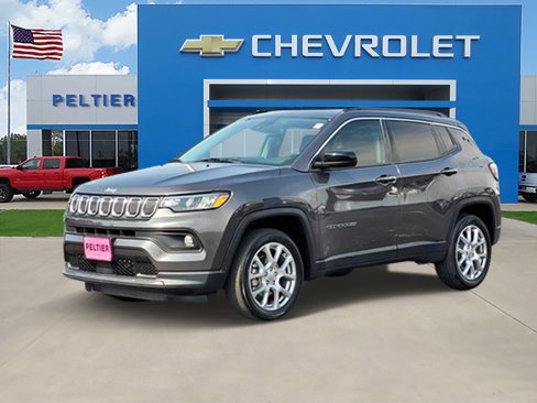 Used 2022 Jeep Compass Latitude image 3