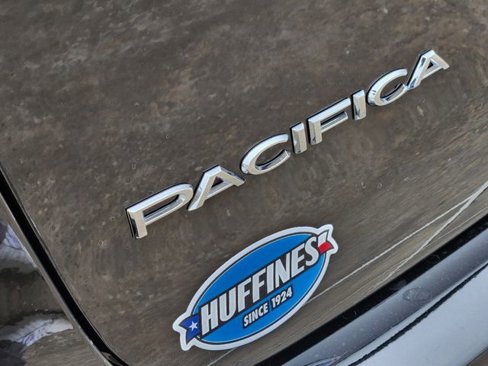 New 2025 Chrysler Pacifica Select image 7
