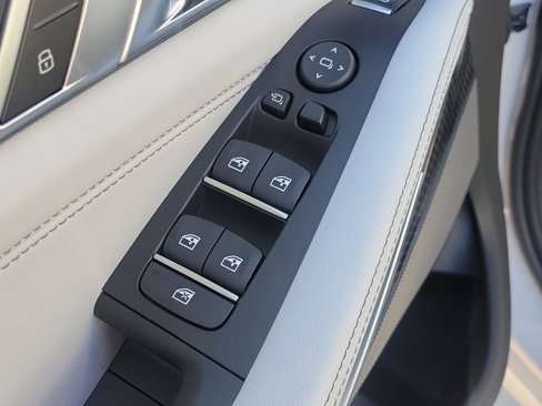 New 2026 BMW X5 M60i w/ Climate Comfort Package image 20