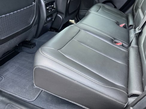 Used 2023 Jeep Grand Cherokee Limited image 12