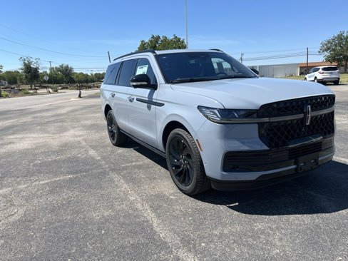 New 2025 Lincoln Navigator Reserve w/ Jet Appearance Package image 3