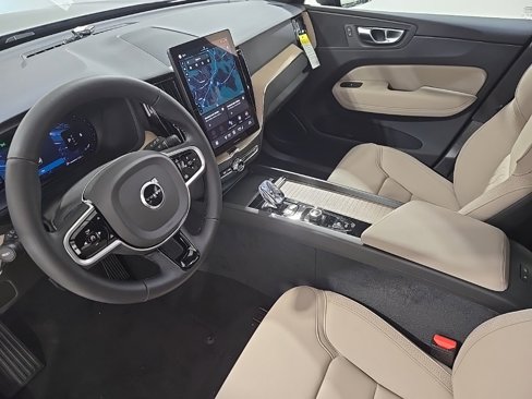 New 2026 Volvo XC60 B5 Plus w/ Climate Package image 18