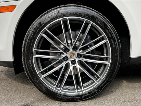 New 2026 Porsche Macan image 13