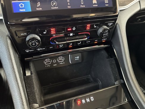 Used 2023 Jeep Grand Cherokee L Limited image 25