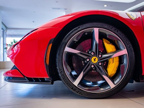 Used 2023 Ferrari SF90 Spider image 3