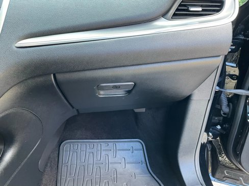 Used 2017 Lincoln MKC Premiere image 31