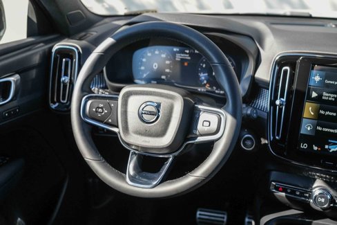 Used 2022 Volvo XC40 T5 R-Design image 14