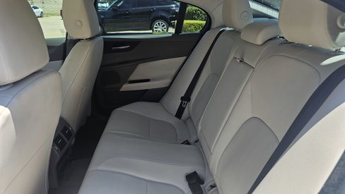 Used 2019 Jaguar XE image 21