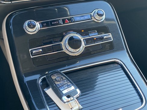 Used 2023 Lincoln Nautilus AWD w/ Premium Package image 16