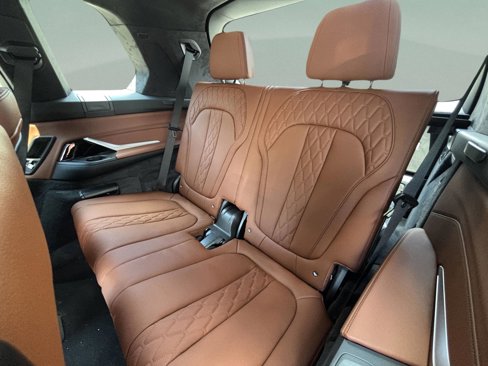 New 2026 BMW X7 M60i image 33