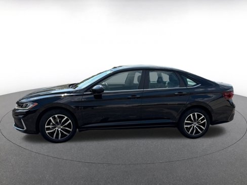 Used 2025 Volkswagen Jetta SE image 3