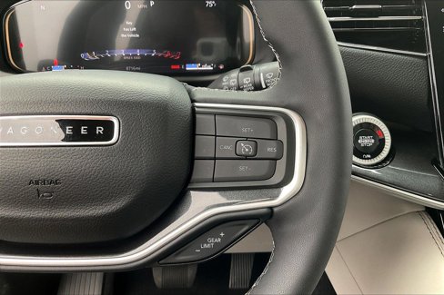Used 2024 Jeep Wagoneer L 4WD w/ Premium Group I image 19