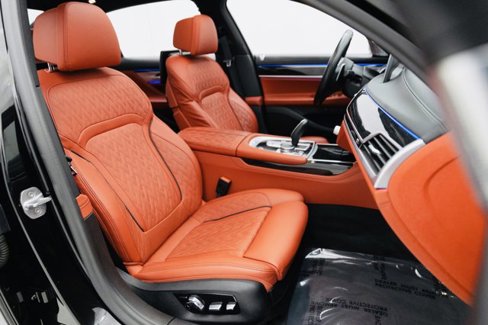 Used 2020 BMW 750i xDrive w/ Luxury Rear Seating Package image 9