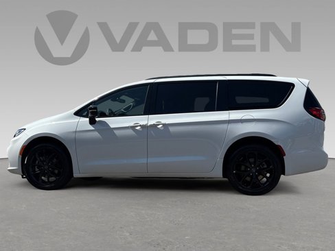 New 2026 Chrysler Pacifica Limited image 9