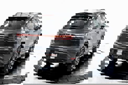 Certified 2025 Porsche Macan image 7