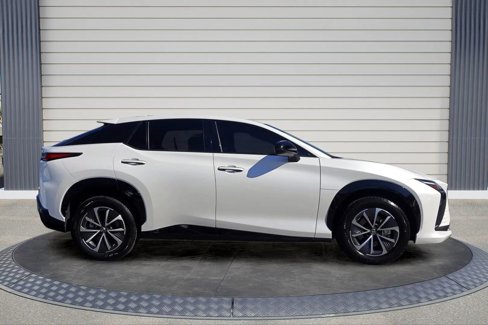 Used 2024 Lexus RZ 300e Premium image 8