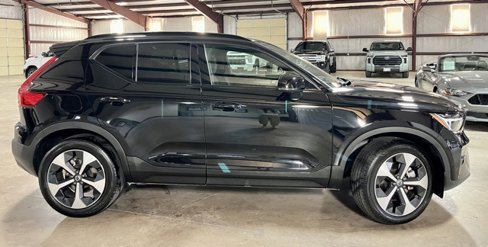 Used 2025 Volvo XC40 B5 Plus image 2