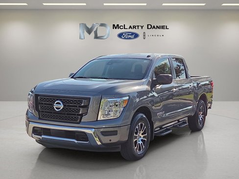 Used 2021 Nissan Titan SV w/ SV Convenience Package image 2