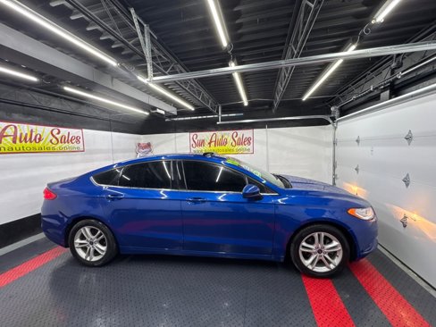 Used 2018 Ford Fusion SE image 2