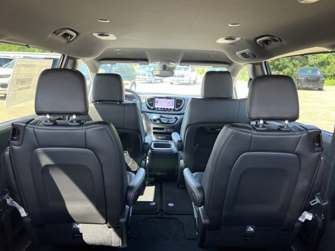 New 2026 Chrysler Pacifica Select image 17