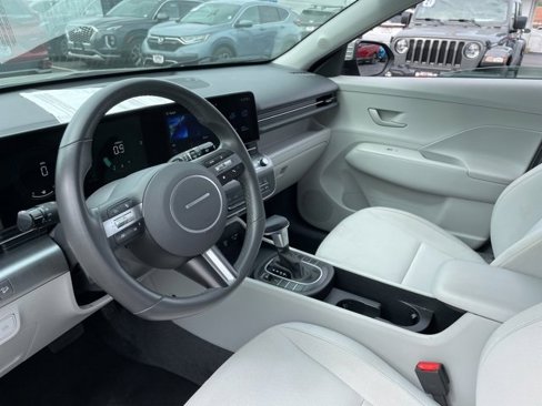 Used 2025 Hyundai Kona SEL image 6