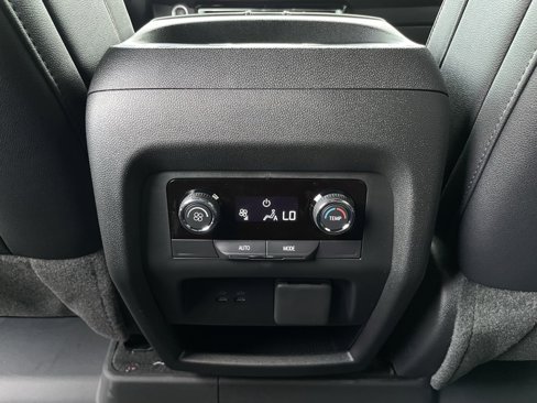New 2026 Chevrolet Traverse Z71 w/ Driver Confidence Package image 27