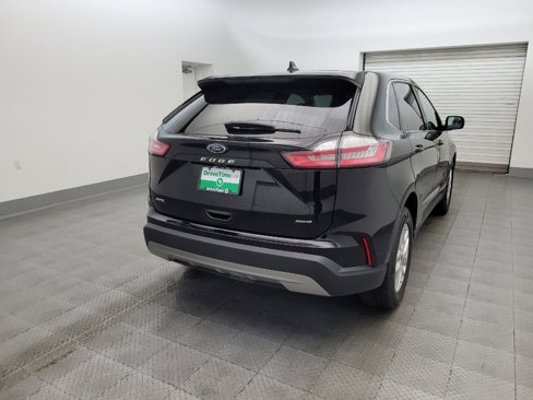 Used 2024 Ford Edge SEL image 7