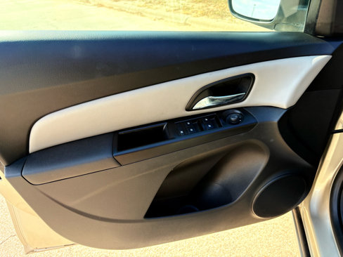 Used 2014 Chevrolet Cruze LS image 24