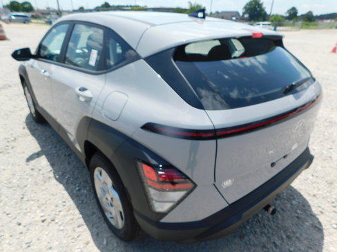 New 2025 Hyundai Kona SE image 7