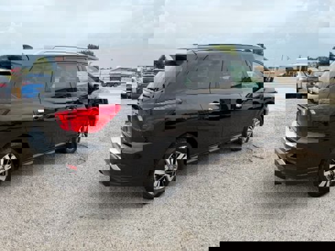 Used 2020 Nissan Pathfinder SL image 3