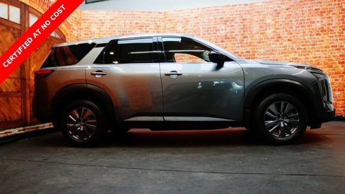 Used 2024 Nissan Pathfinder S image 8