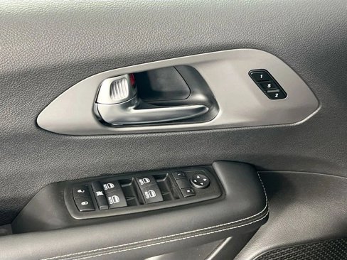 New 2025 Chrysler Pacifica Select image 18