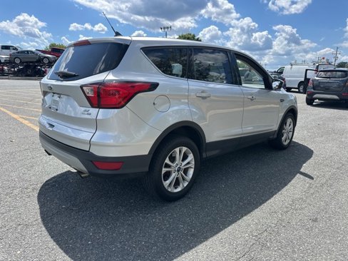 Used 2019 Ford Escape SE image 6