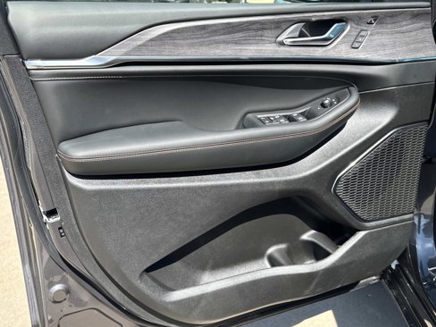 New 2025 Jeep Grand Cherokee Overland w/ Luxury Tech Group IV image 15