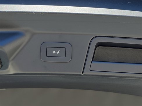 New 2026 Land Rover Range Rover Velar Dynamic SE image 13
