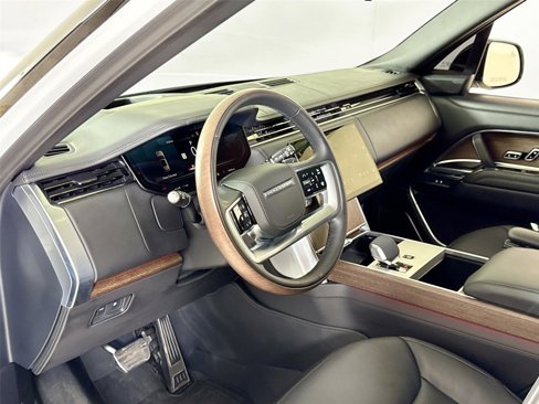 Used 2025 Land Rover Range Rover Autobiography image 13
