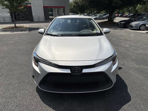 Used 2022 Toyota Corolla LE image 2