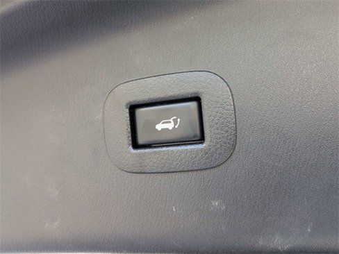 Used 2020 Nissan Armada SL w/ Premium Package image 12