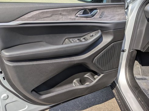 New 2025 Jeep Grand Cherokee Limited w/ Luxury Tech Group II image 14