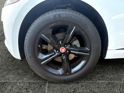 Used 2019 Jaguar F-PACE R-Sport image 36