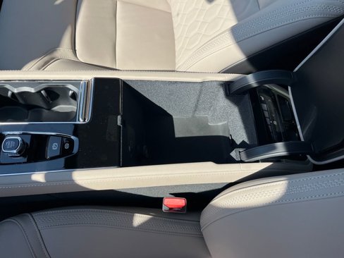 New 2026 Volvo XC90 B6 Plus w/ Protection Package Premier image 32