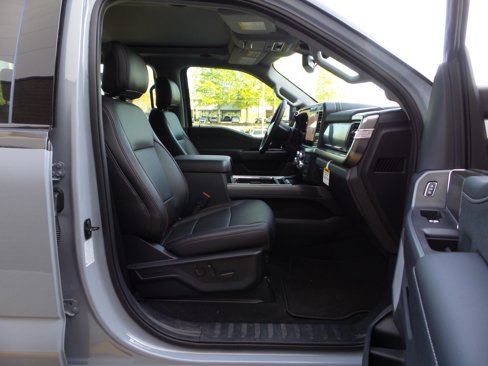 Used 2025 Ford F450 Lariat w/ Lariat Ultimate Package image 43
