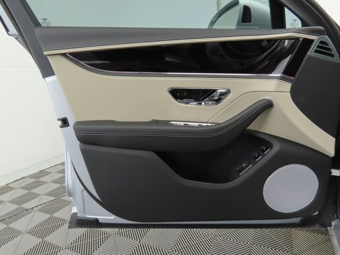 New 2025 Bentley Flying Spur V8 image 24